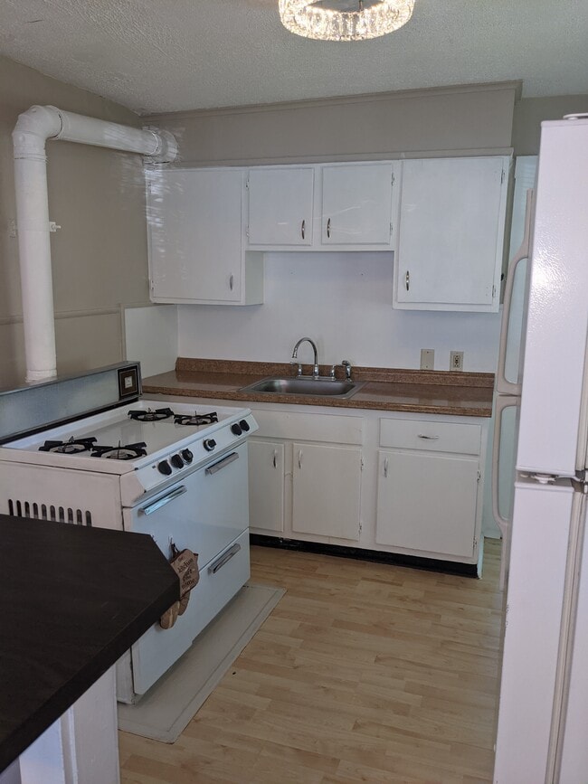 Building Photo - 108 Putnam Pike