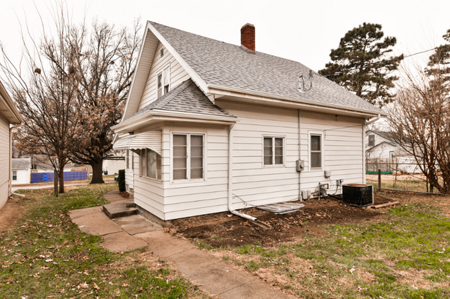 Building Photo - 5017 S 133rd St