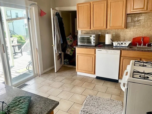 Building Photo - 32 Newcastle Rd