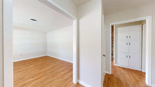 Foto del edificio - 302 Laurel St