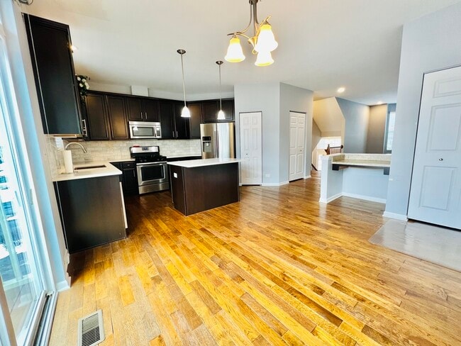 Building Photo - 6544 Lilac Blvd