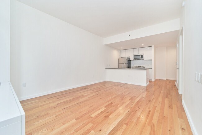 Foto del edificio - Spacious One Bedroom with Two Balconies
