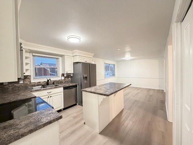 Building Photo - 1101 S 680 W