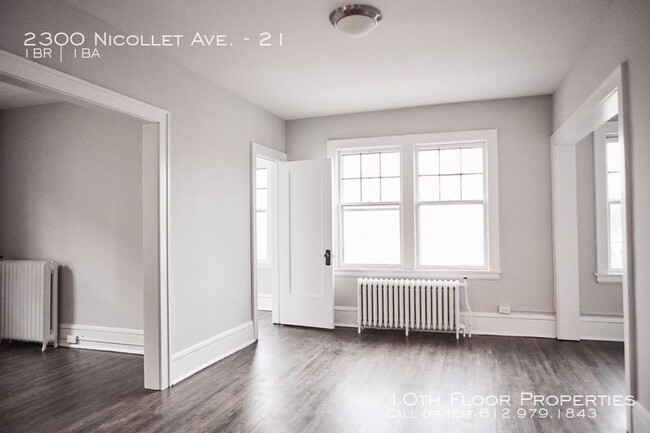 Foto del edificio - One Bedroom Plus Den! Pet Friendly!