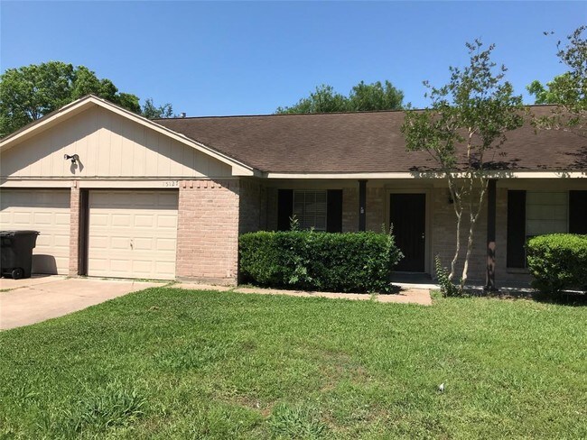 Foto del edificio - 15127 Harness Ln