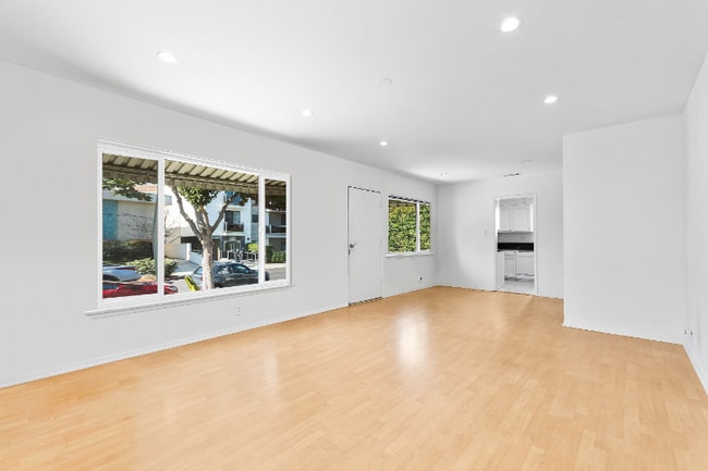 Photo - 836 N Fuller Ave Apartment