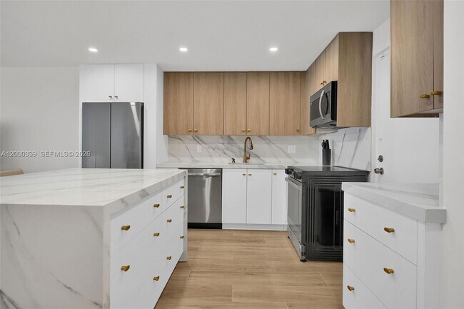 Building Photo - 3505 S Ocean Dr