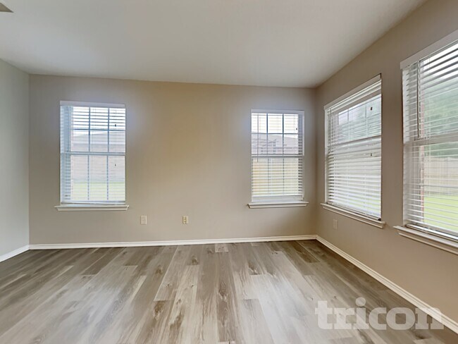 Building Photo - 1113 Beeblossom Dr