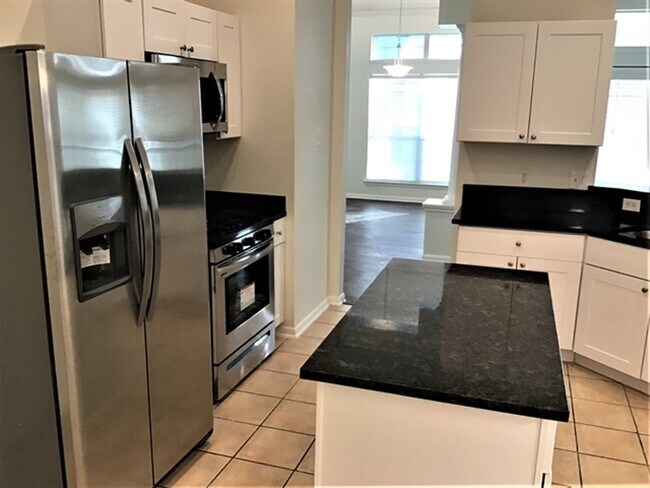 Foto del edificio - 15207 Henderson Point Dr