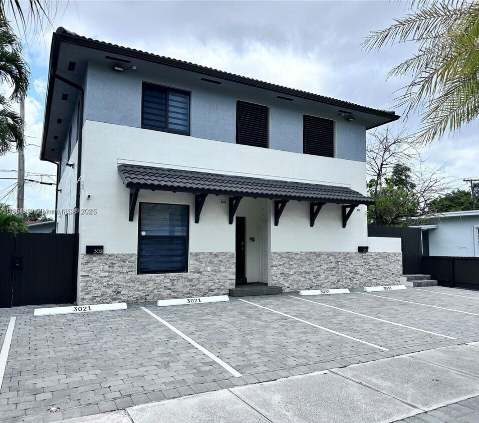Foto principal - 3021 SW 27th Ln
