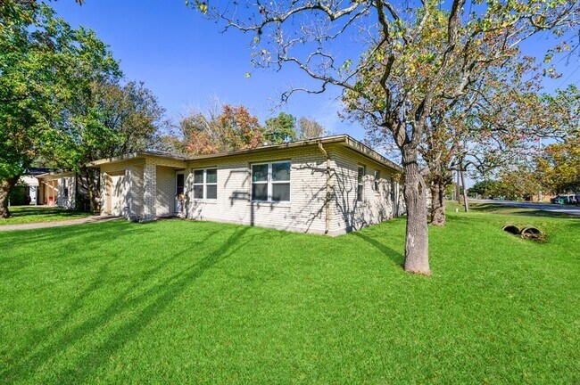 Foto del edificio - 400 Chip St