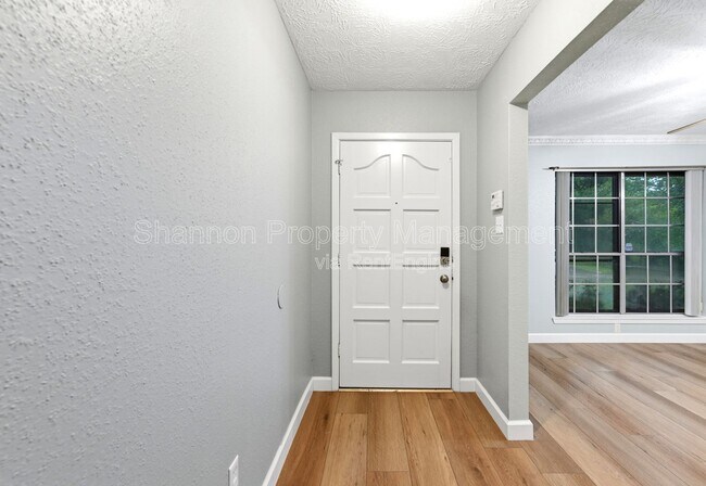 Foto del edificio - 6009 Leafwood Cir