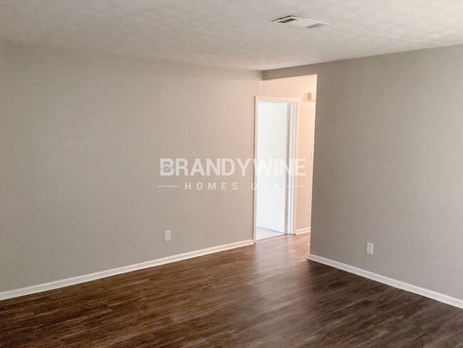 Building Photo - One month FREE RENT!!