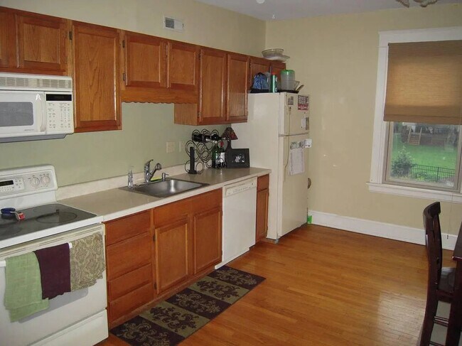 Foto del edificio - 3432 Monteith Ave