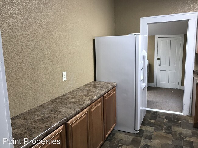 Building Photo - 3 br, 1 bath House - 240 E Clark St