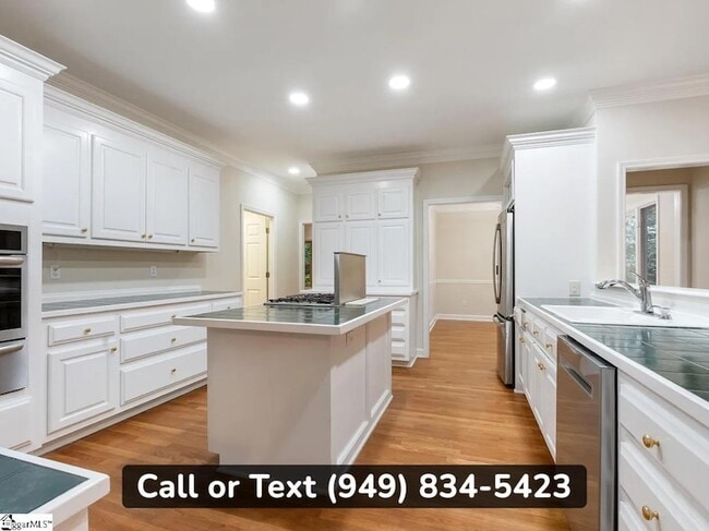 Foto del edificio - 900 Neely Farm Dr