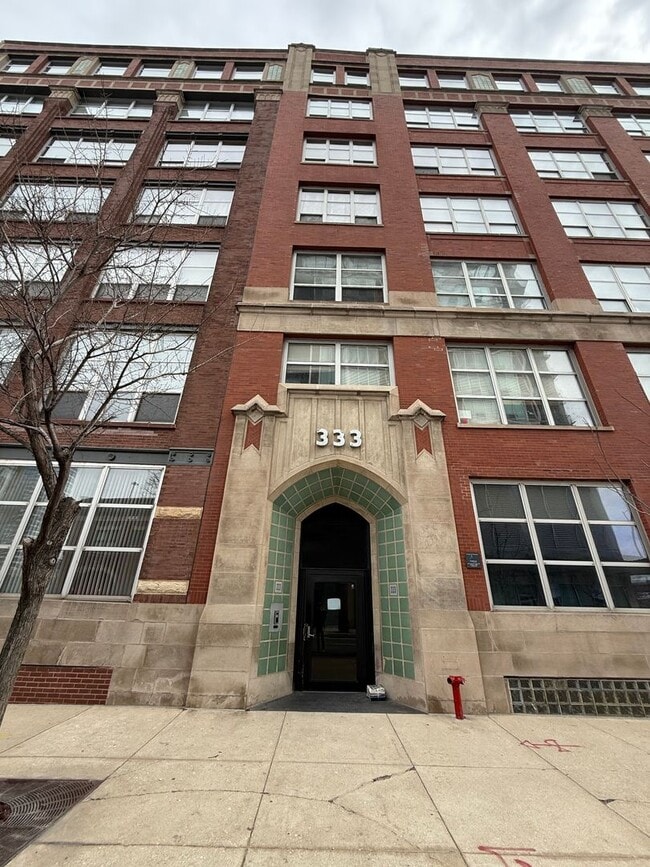 Foto del edificio - Great 1 Bedroom/1 Bath Great Location Close to Entertainment and Transportation!