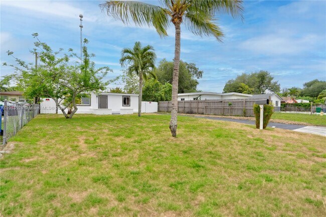 Foto del edificio - 6044 SW 37th St