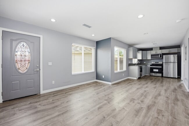 Building Photo - 2423 Smokewood Pl
