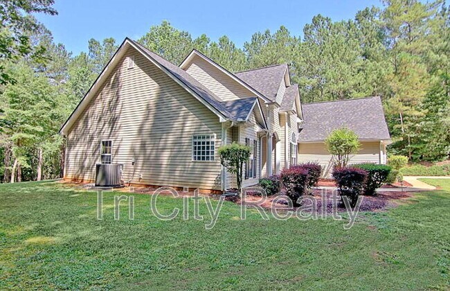 Building Photo - 69 Meadows Creek Ln