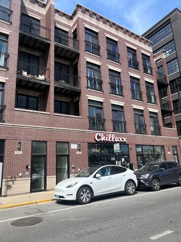 Primary Photo - 218 N Halsted St