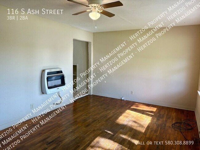 Foto del edificio - 116 S Ash St