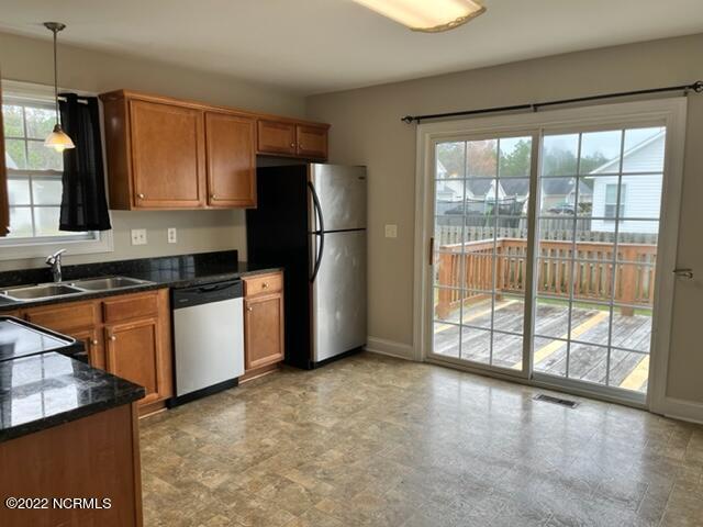 Building Photo - 201 Oak Ridge Ln