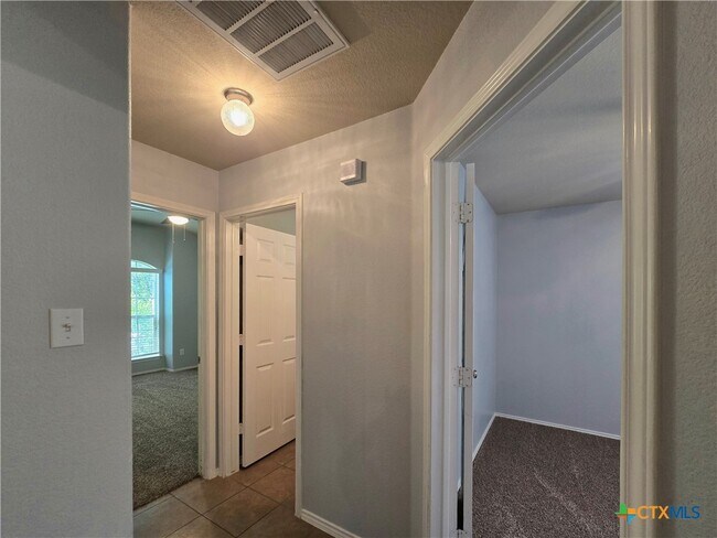 Foto del edificio - 5307 Sulfur Spring Dr