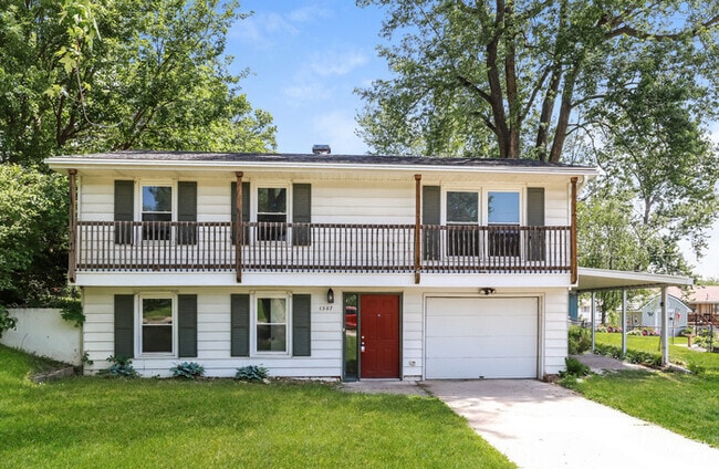 Building Photo - 1507 S Skyline Dr