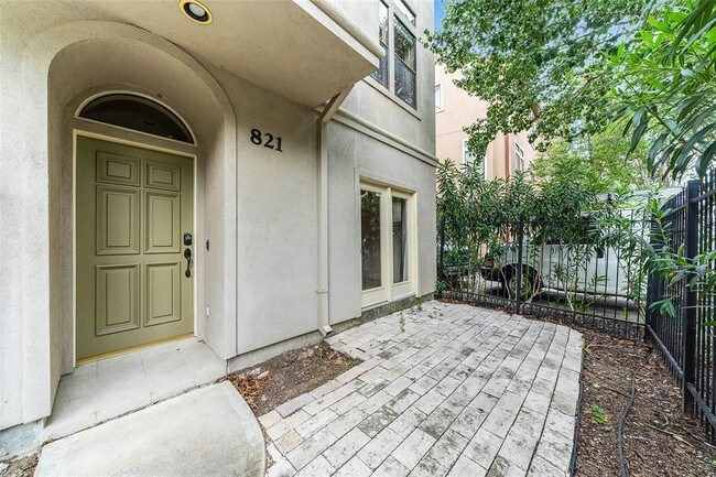 Building Photo - 821 Malone St