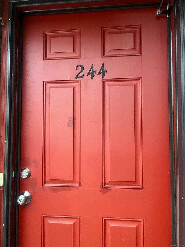 Building Photo - 244 High Path Rd