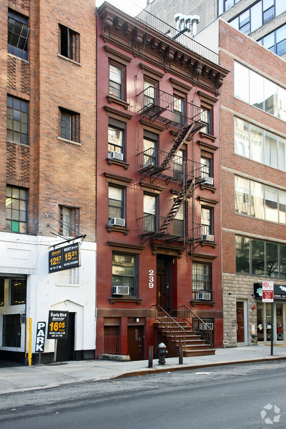 Primary Photo - 239 W 26th St