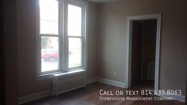 Building Photo - 241 E 10th St
