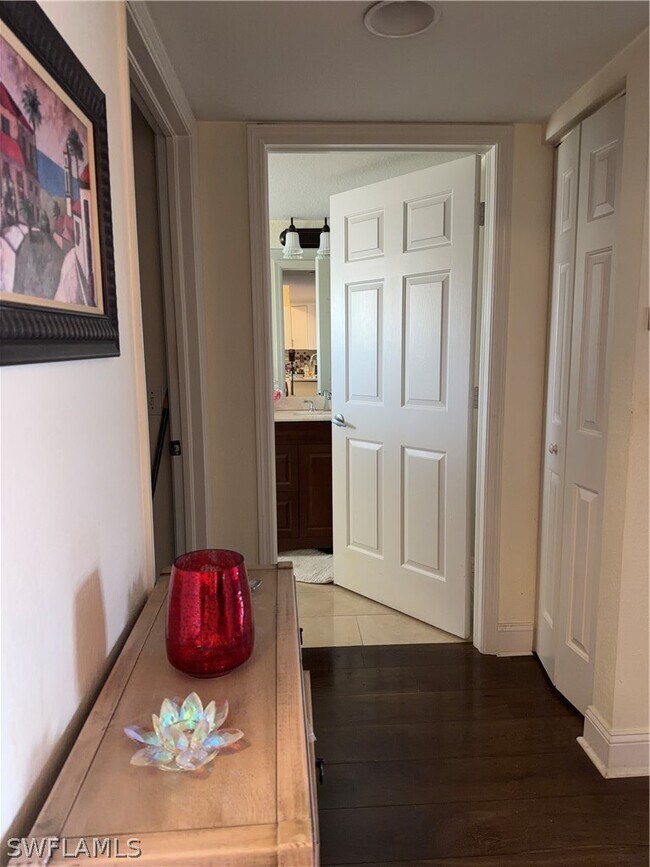 Foto del edificio - 8214 Key Royal Cir