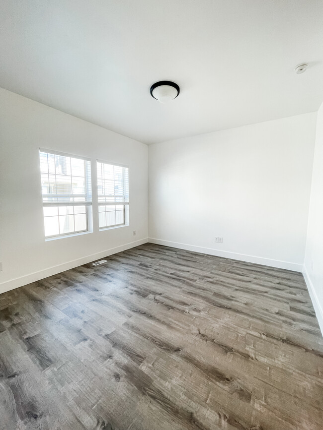 Living Room - 1574 N Venetian Way