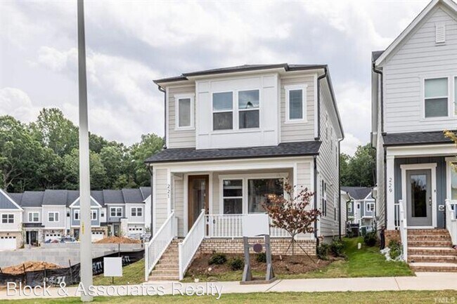Foto del edificio - 3 br, 2.5 bath House - 221 Wendover Parkway
