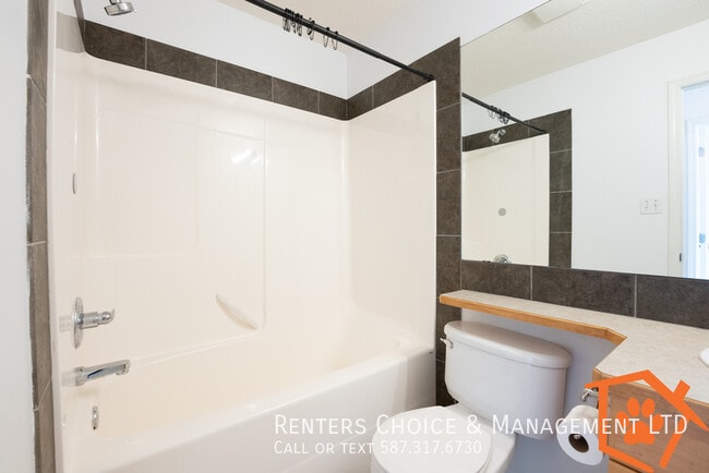 Building Photo - 3 Bedroom House With Yard, Deck and Assign...