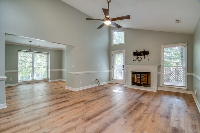 Building Photo - 5500 Fortunes Ridge Dr