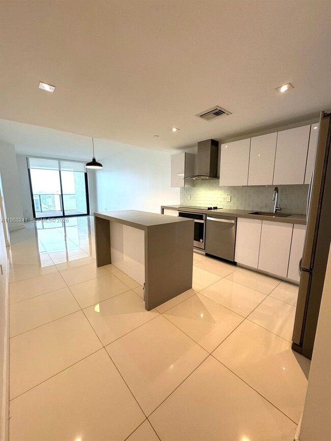 Building Photo - 1600 NE 1st Ave