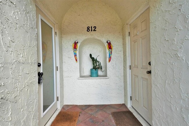 Building Photo - 812 Chukker Rd