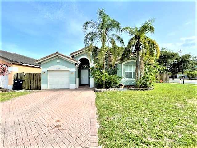 Foto principal - 15380 SW 10th St