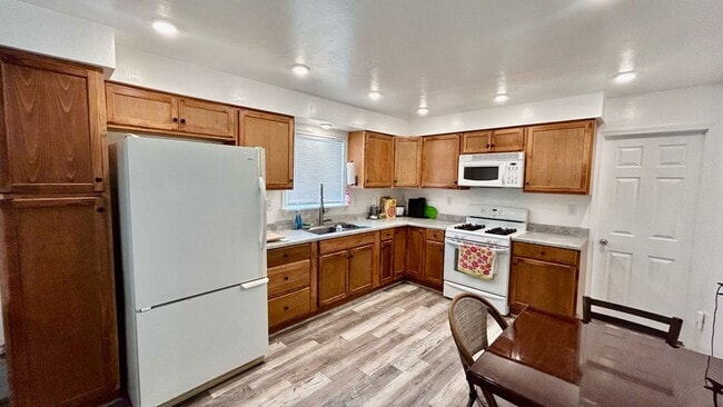 Foto del edificio - 202 Cactus Dr