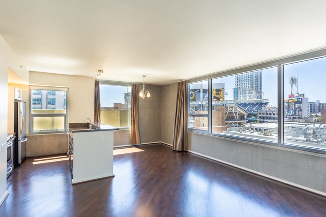 Dining - 321 10th Ave
