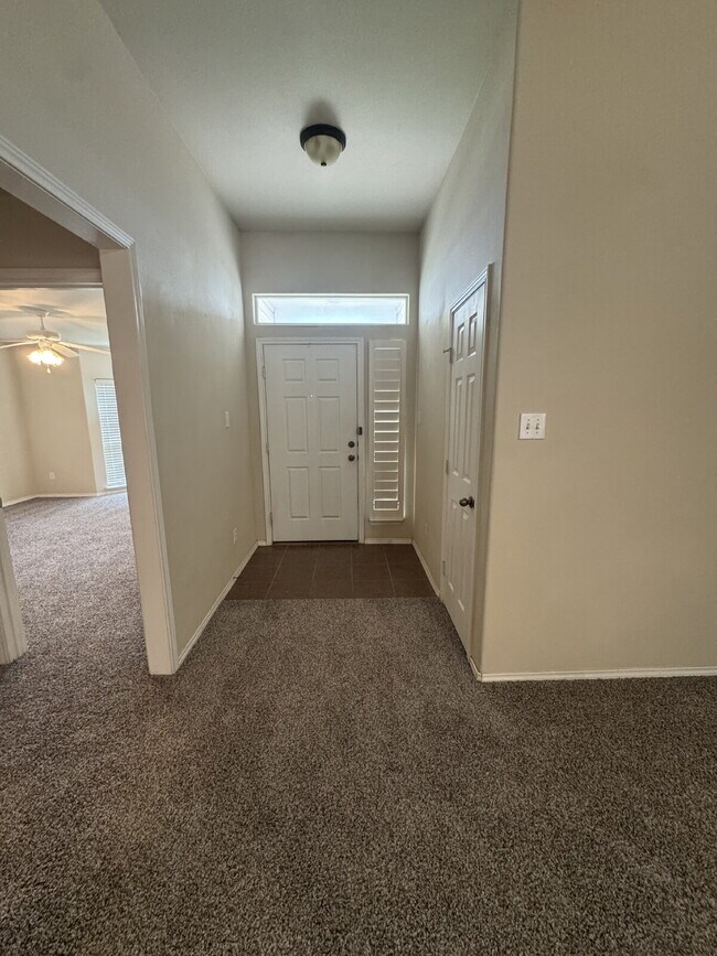 Building Photo - House Located Minutes From W. Loop 289 Acc...