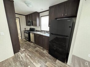 Building Photo - 216 Maple