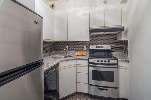 Primary Photo - 145 Pinckney St