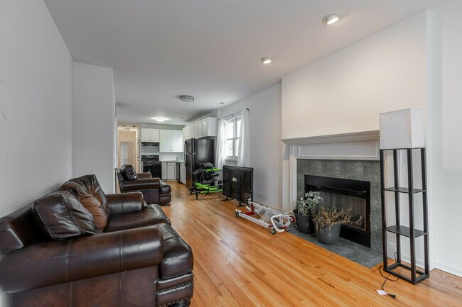 Foto del edificio - 2901 N Hoyne Ave