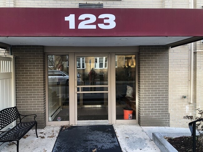 Building Photo - 123 Sewall Ave