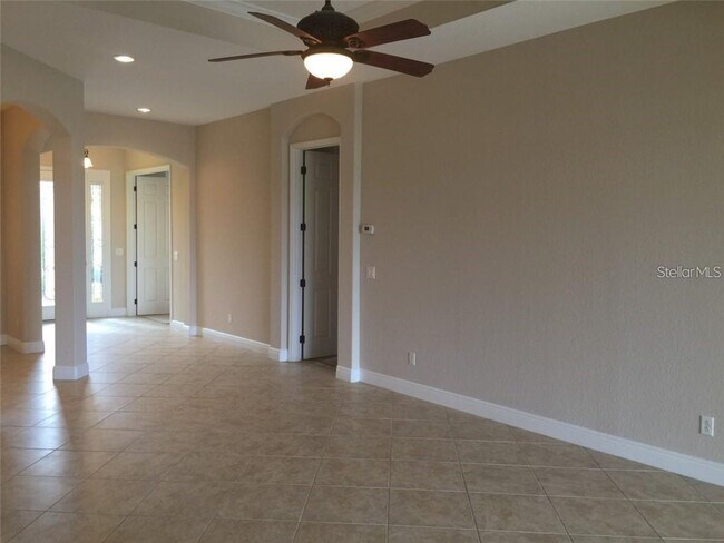Foto del edificio - 5570 Rock Dove Dr