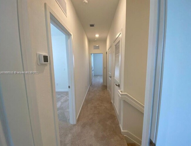 Foto del edificio - 871 SE 16th Ct